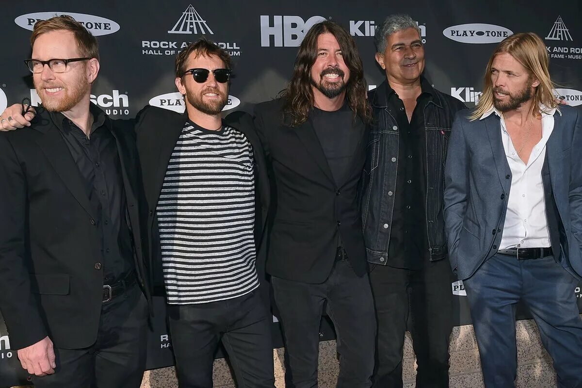 Foo fighters 2000. Группа foo fighters 2022. Группа fighters. Foo fighters альбом 2021. Вокалист фу файтерс.