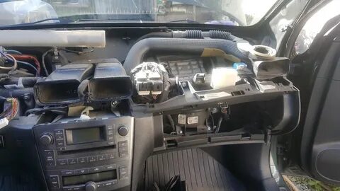 Тойота авенсис снять панель