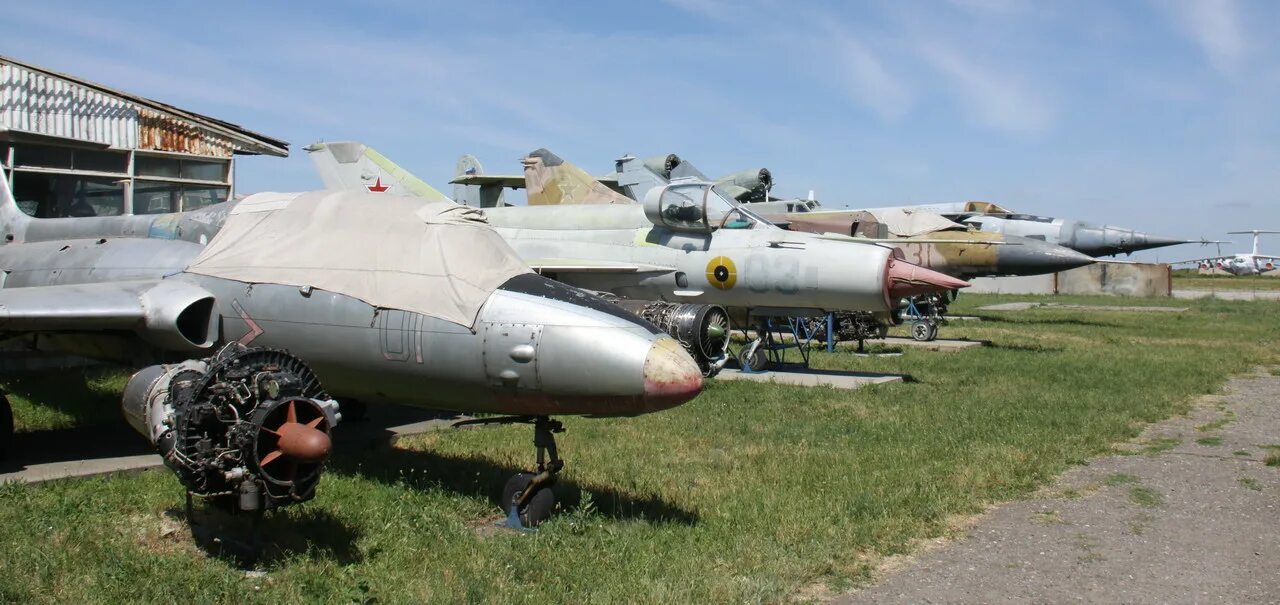 Аэродром таганрог. Музей авиационной техники таганрог. таганрогский военный аэродром. таганрогский аэроклуб татск. таганрог центральный аэродром.