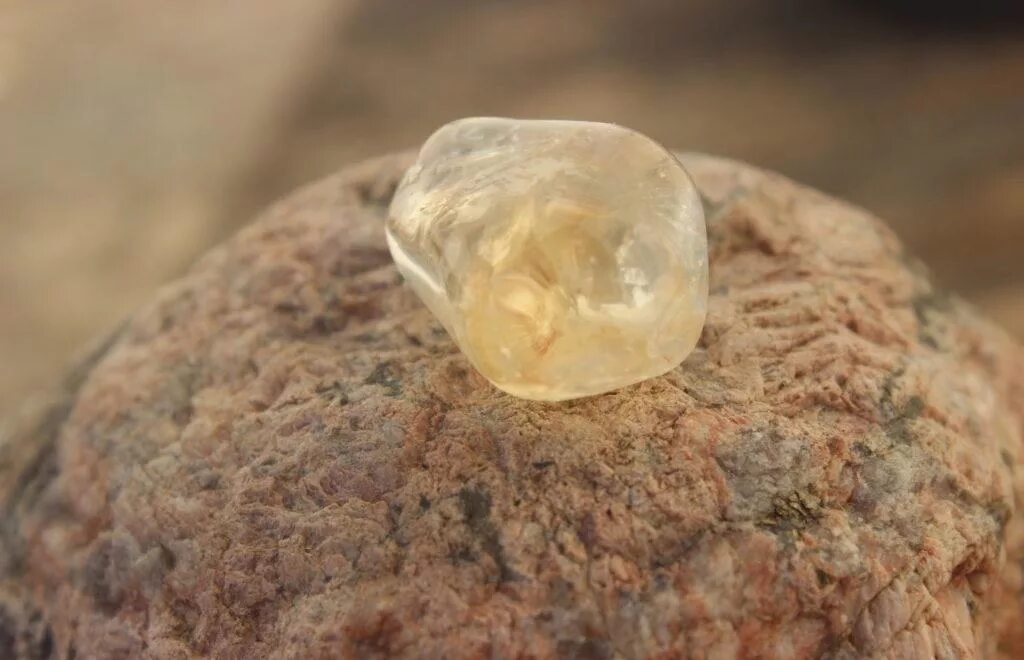 Камни для привлечения богатства. Камни, которые привлекают деньги и удачу. Камень удачи. Камень достатка и благополучия. Зелёный авантюрин камень.