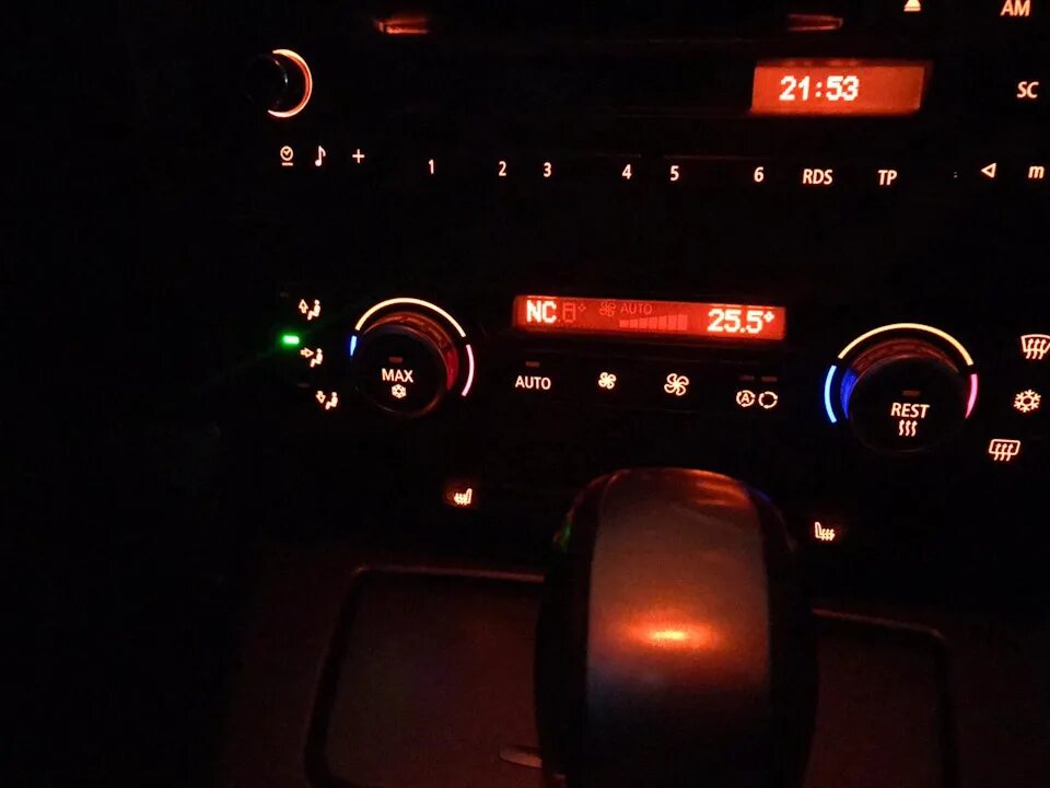 Не горит климат контроль. Климат бмв е90. климат контроль бмв е90 функции. е90 бмв индикация климат контроля. е90 замена блока климата на рест.