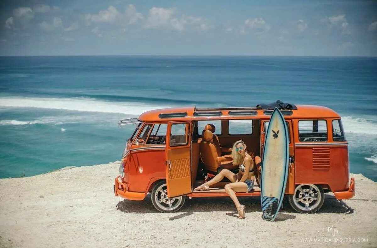 Vw bus пляж море. Микроавтобус на море. Опель виваро высокая крыша. Hyundai grand starex van. Hyundai grand starex на природе.