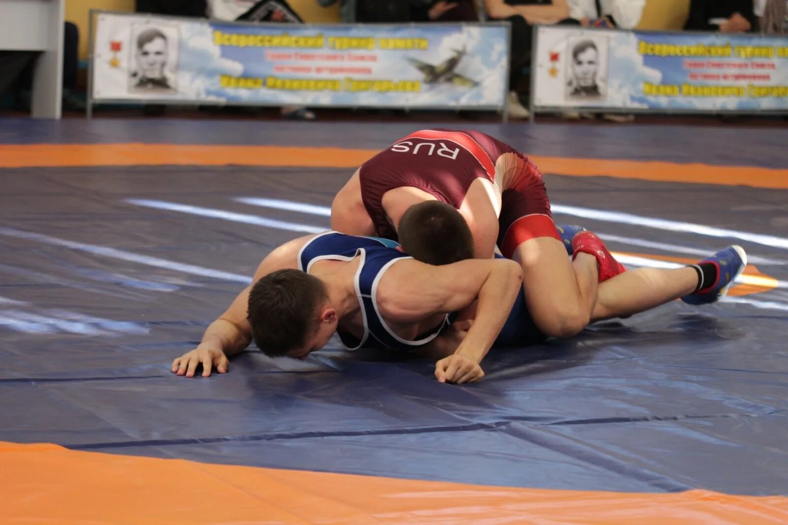 Греко римская борьба. Гасан абдуллаев вольная борьба. Справедливая борьба. Справедливая борьба. Греко римские борцы динислам бамматов.