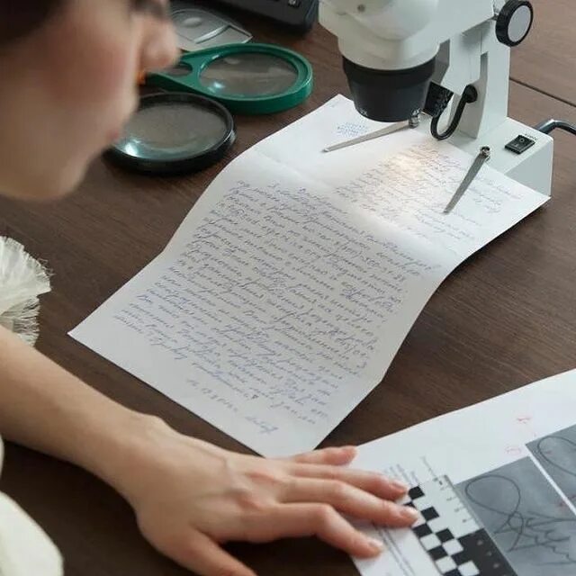 Технико-криминалистическая экспертиза. Технико-криминалистическая экспертиза документов. Экспертиза которую проводит эксперт почерковед. Технико криминалистическая судебная экспертиза. Экспертиза которую проводит эксперт почерковед.