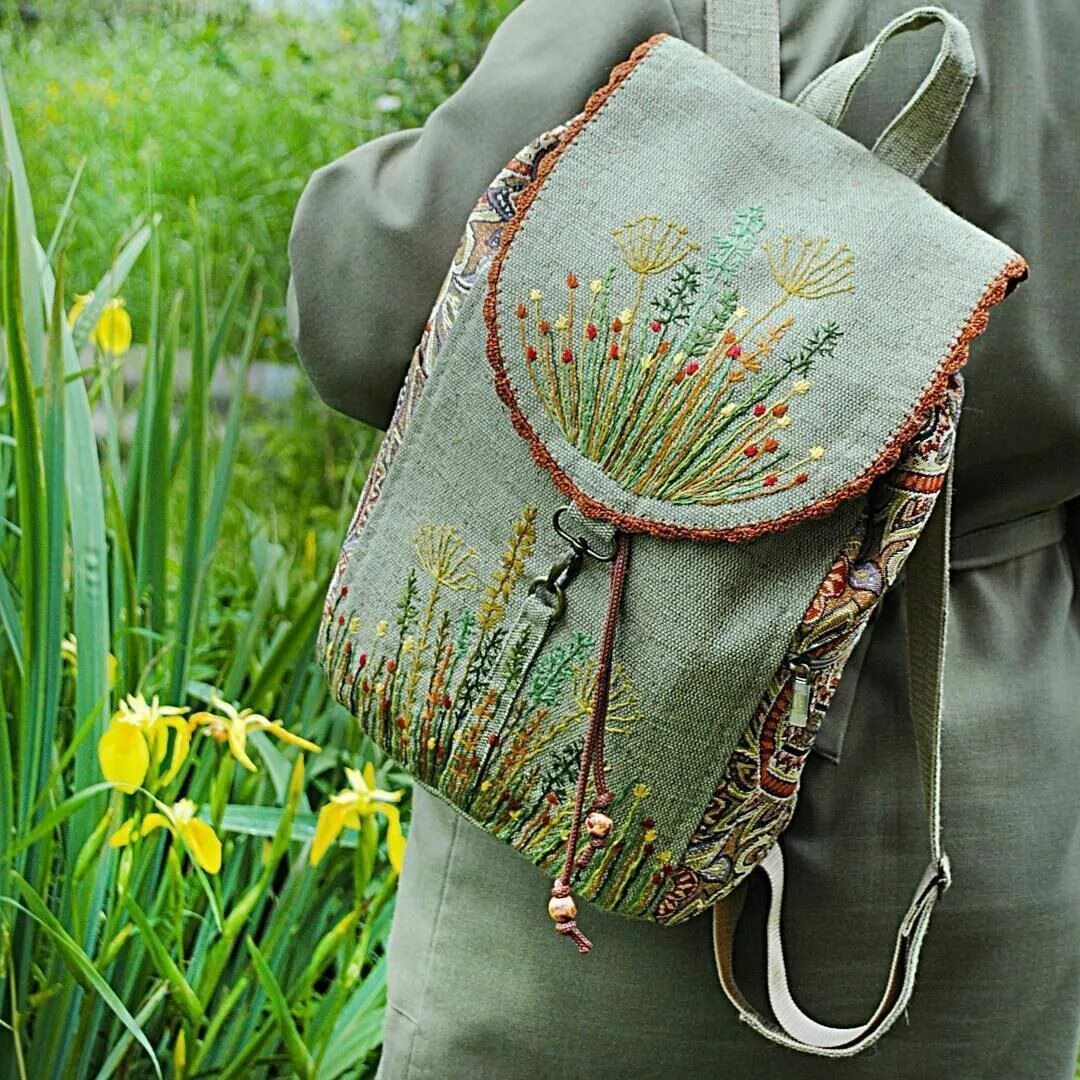 Trash bag of grass. Пакет бумажный. Сумка для трав. Сумки на траве. Травяной сумкой.