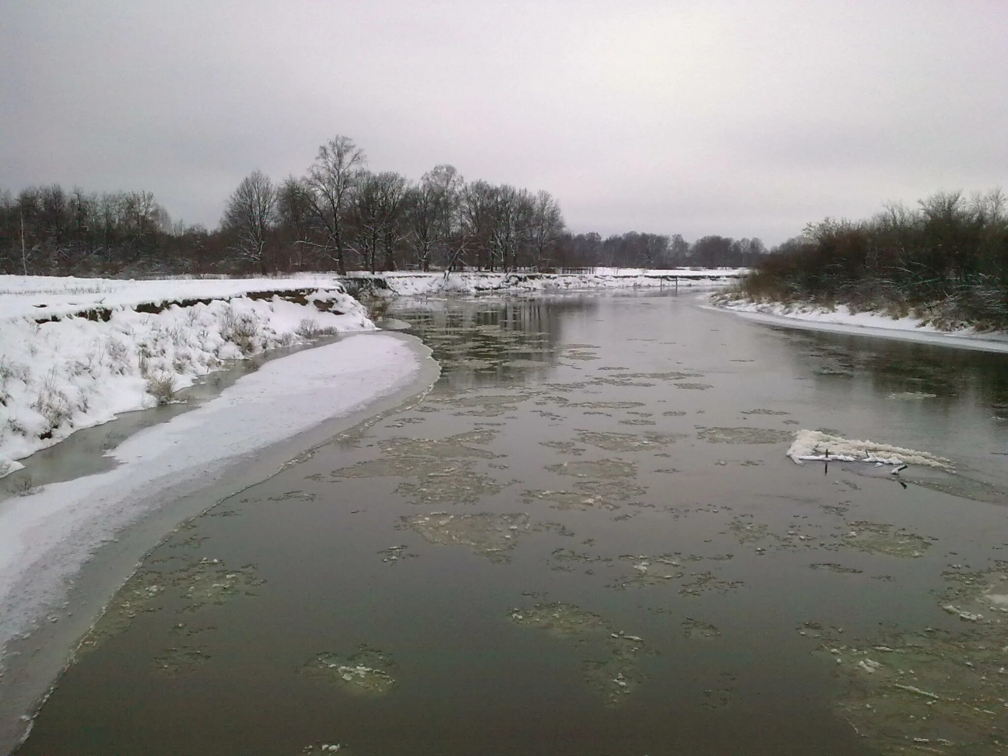 Уровень воды в клязьме во владимире. Клязьма ковров. Река Клязьма ковров. Водопад на Клязьме. Река ковра Ленинградская область.