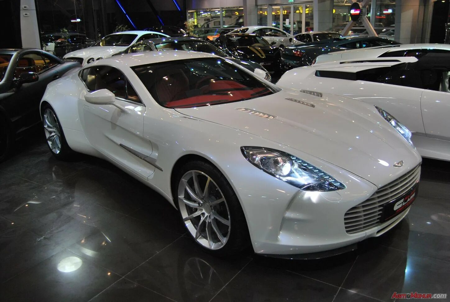 Автомобиль за миллион рублей. Aston Martin one-77 салон. Aston Martin one 77-1.