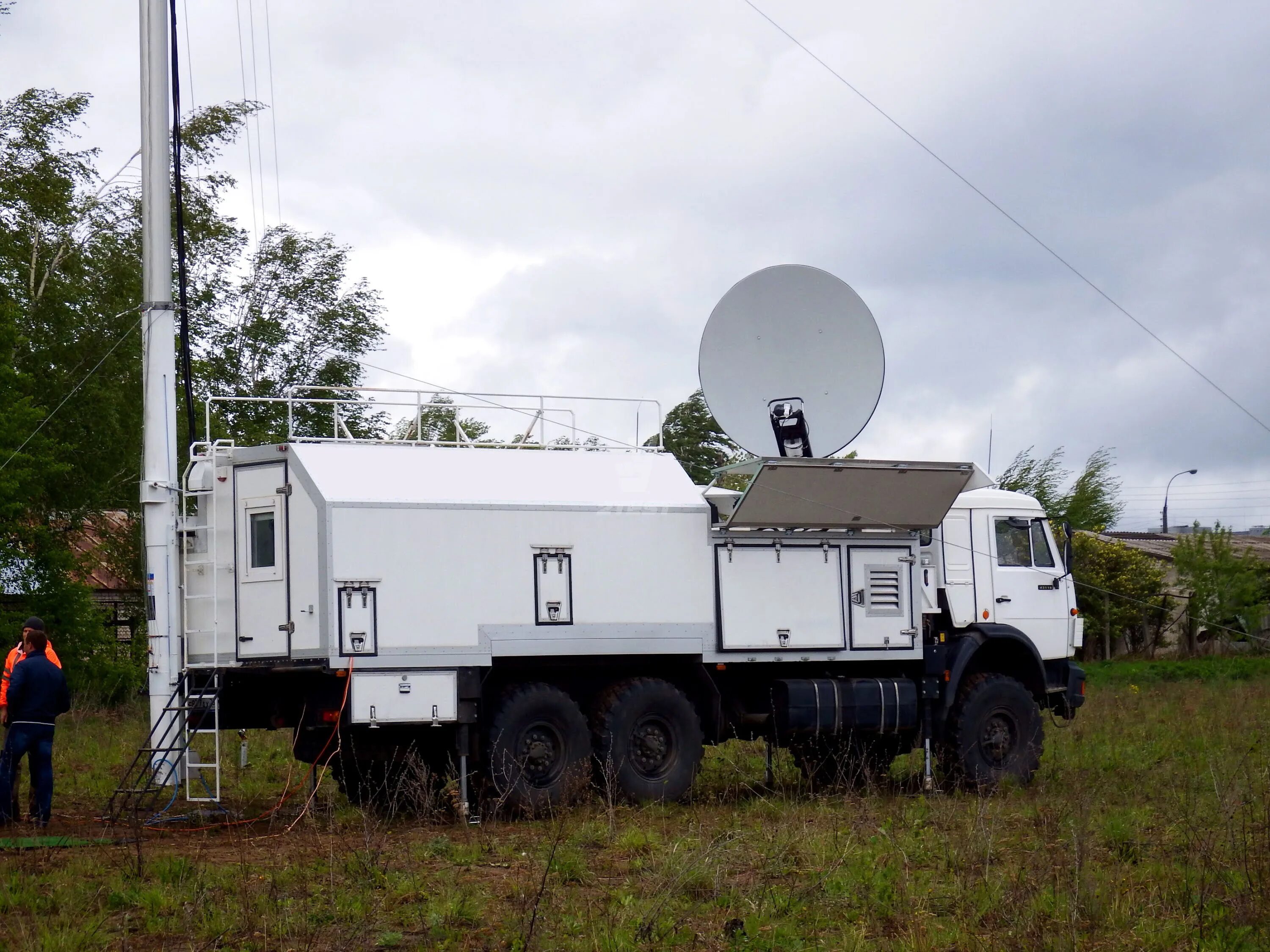 Передвижная мобильная базовая станция. Передвижная базовая станция. Камаз мегафон передвижная базовая станция мегафон. Мобильная базовая станция мегафон. Передвижная базовая станция мегафон.