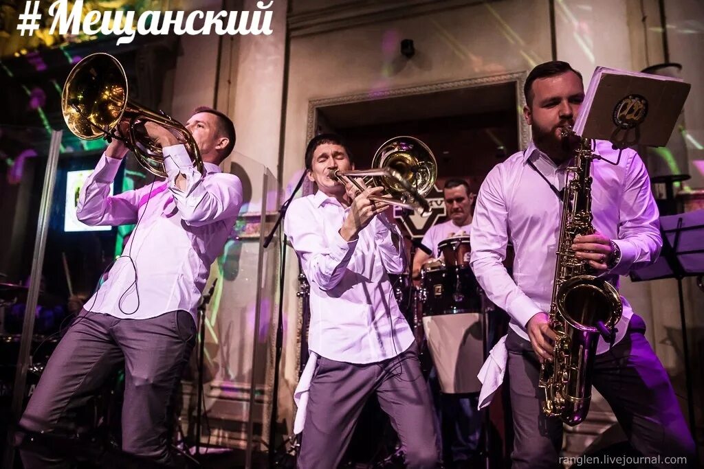 Трубачи брасс бэнд. Brevis brass band старый состав. Группа brass light band khabarovsk. Бревис брасс бэнд состав. Группа трубачи.