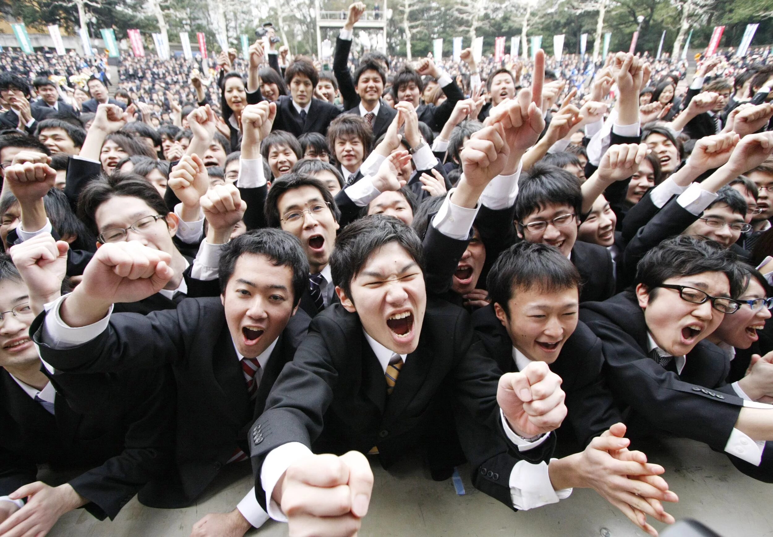 Китайцы ненавидят русских. Много китайцев. Почему китайцев так много. Толпа китайцев. Китай люди.