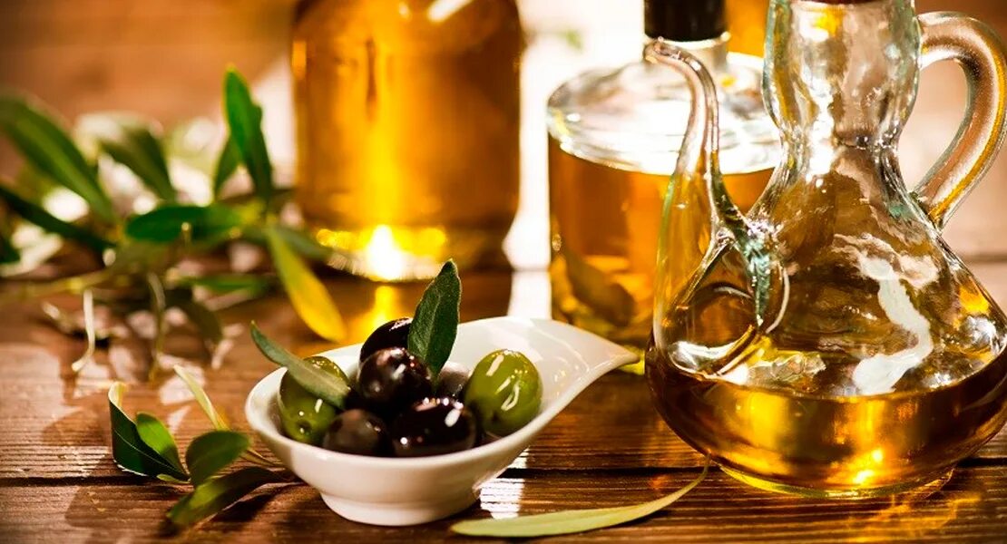 Оливковый чай. Масло оливы. Испанская кухня оливковое масло. Оливковое масло на то. Оливковое масло.