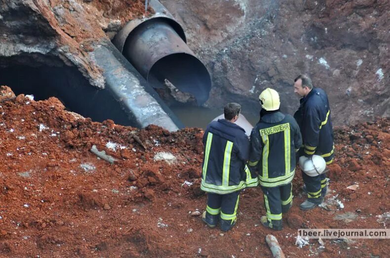 Разрушение газопровода. Взрыв газа на озерной 2009. взрыв газопровода в москве. аварии на магистральных трубопроводах. авария на нефтепроводе.