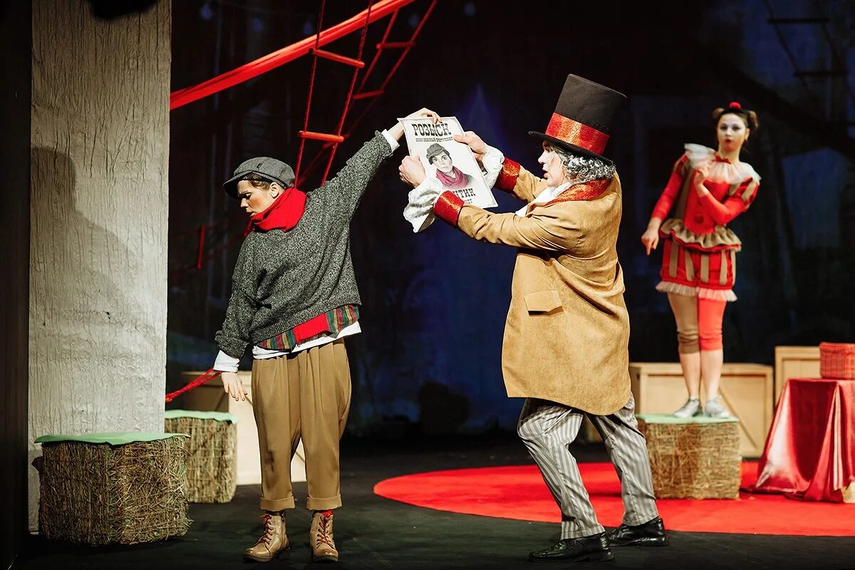 Драмтеатр сарапул. Сарапульский драмтеатр история. Кукольный театр сарапул. Улицы сарапула драмтеатр. Драматический театр сарапул.