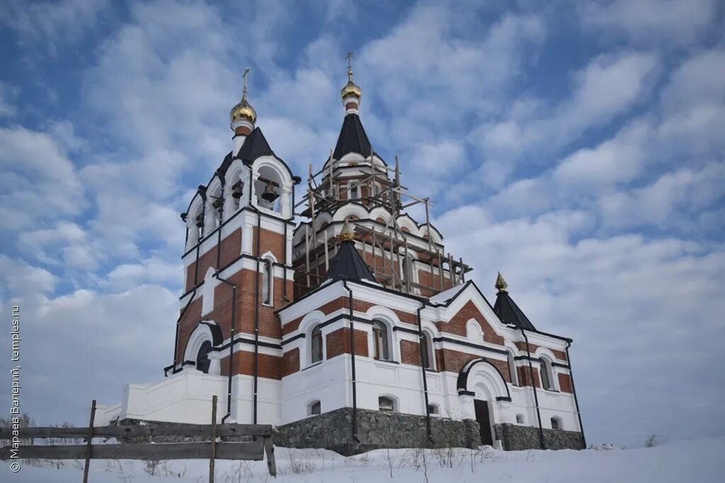 Церковь искитим. Церковь новомучеников и исповедников российских искитим. храм ложок новосибирская область. храм в искитиме новосибирская область. искитимский храм николая чудотворца.