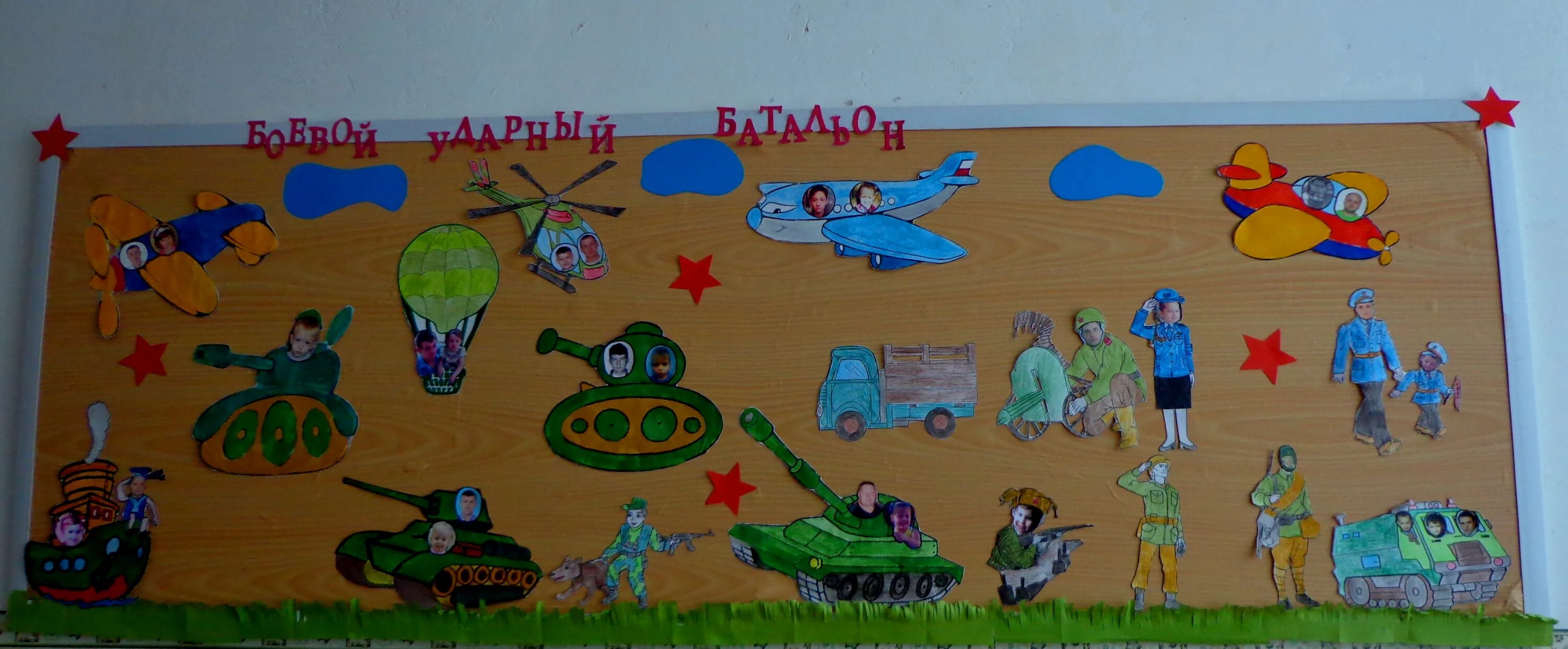 рисование к 23 февраля в детском саду. наши защитники выставка детский сад. украшение группы к 23 февраля. защитники родины в средней группе. стенд на 23 февраля в детском саду.