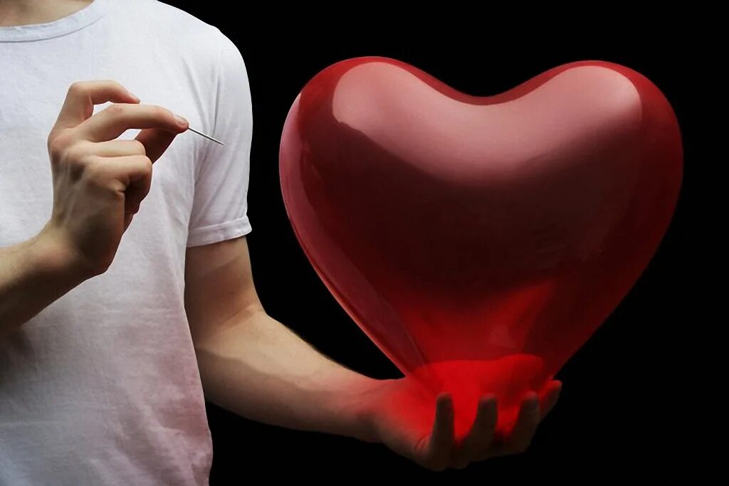 сердце мужчины. сердце мужчины. разбить мужское сердце. мужчина с сердцем в руках. сердце в руках парня.