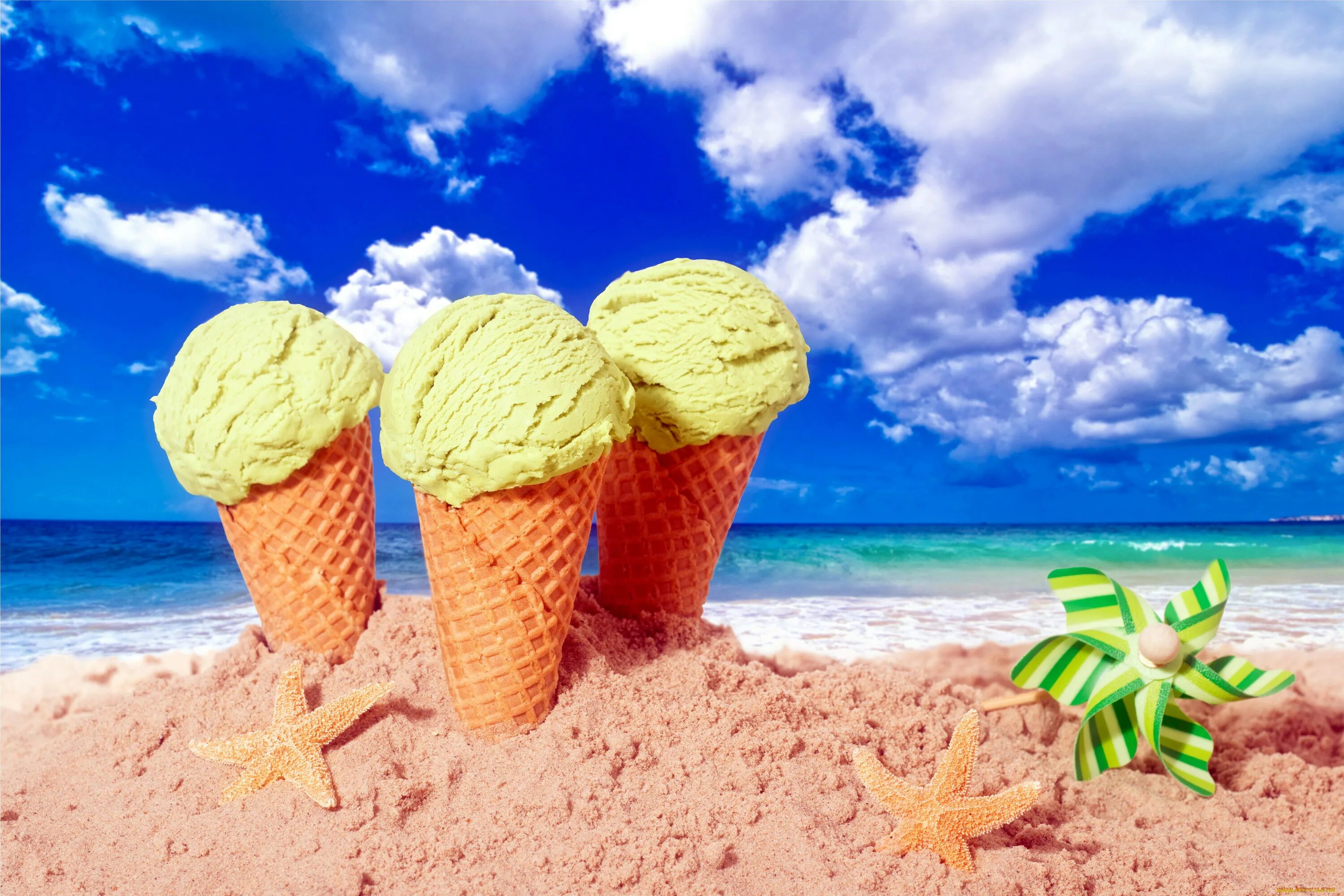 Сладости с моря. Лето море. Лето пляж. Мороженое на пляже. Летние картинки на рабочий стол.