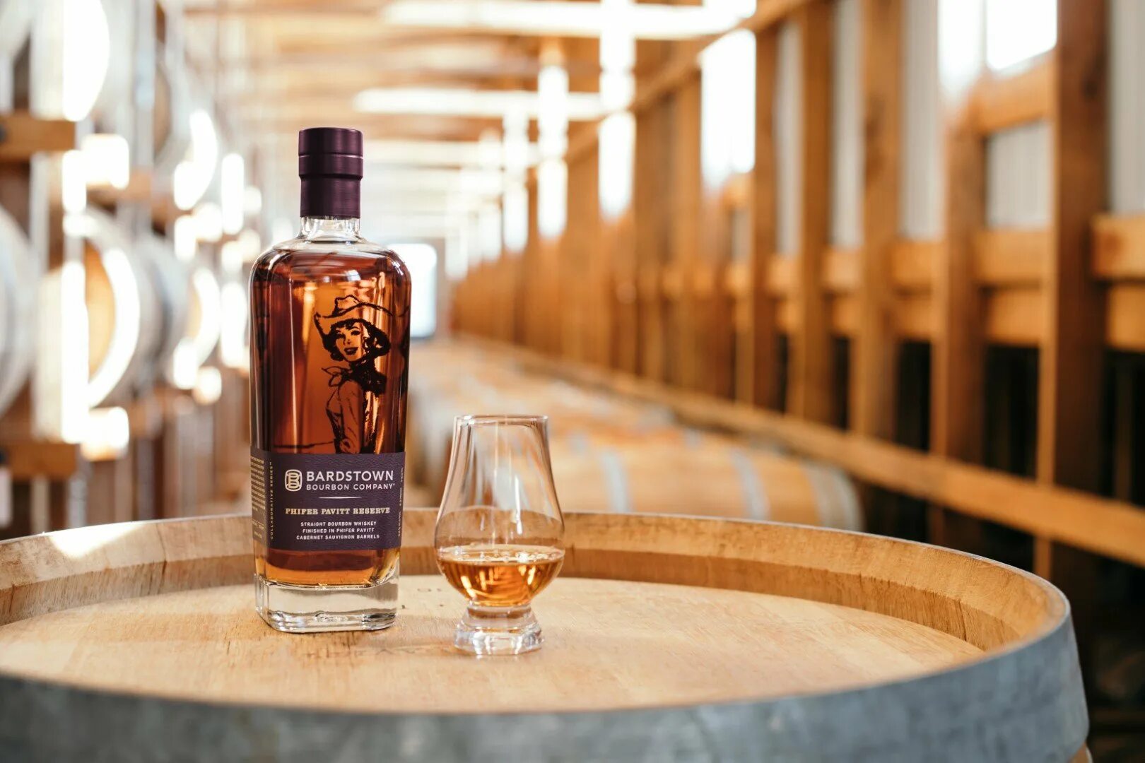 Бурбон из чего. Баллантайнс бурбон. виски town branch bourbon. rosewood бурбон. виски и город.