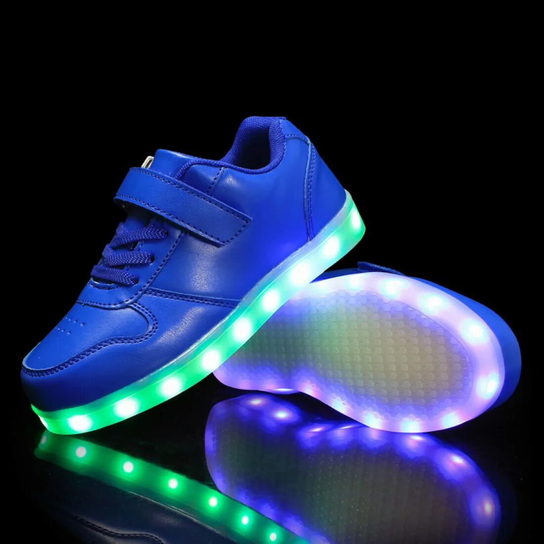 Светящаяся подошва кроссовок детские. Кроссовки найк со светящейся подошвой. Светящиеся кроссовки для мальчиков Nike. Кроссовки адидас светящиеся. Светящиеся кроссовки для детей кроссовки найк.