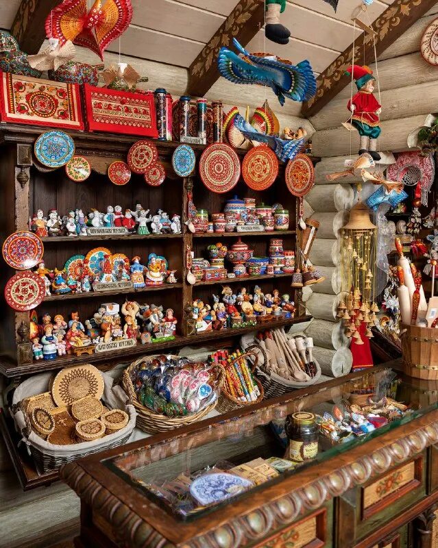 сувенирная лавка в европе. сувенирные лавки рядом. сувенирная лавка. лавка сувениров ялта. измайловский парк кремль рынок.