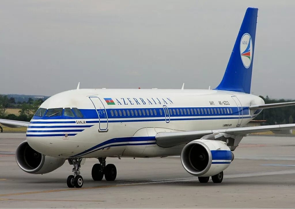 Сайт азал авиакомпания. Airbus a319 AZAL. Airbus a320 азербайджанские авиалинии. Аэробус а319 азербайджанские авиалинии. Аэробус а320 азербайджанские авиалинии.