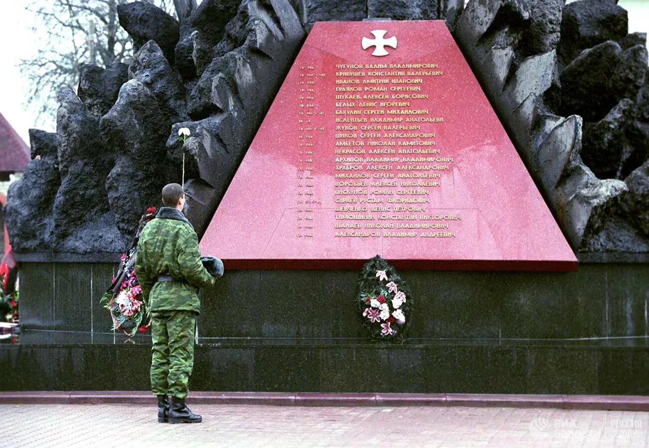 Память русских солдат. Обелиск в честь погибших в Чечне воинов-десантников 6-й роты. Псковские десантники 6 рота. 6 Рота Аргунское ущелье. Подвиг 6 роты 104 полка Псковской.