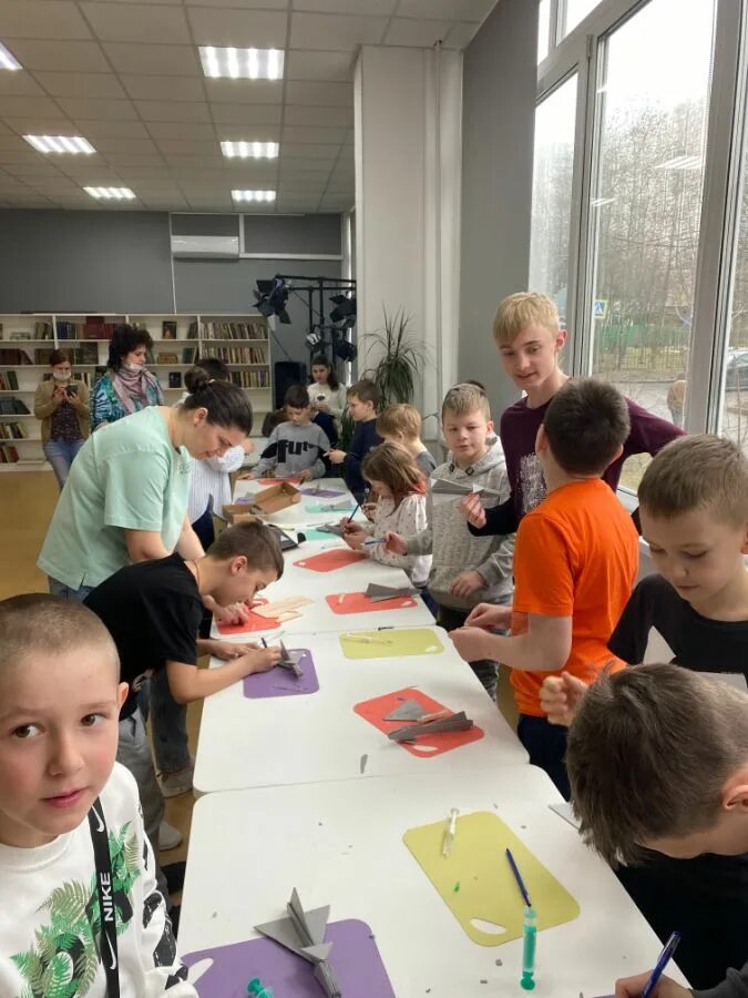 Мастер классы в апреле. Бригантина расписание мастер классов весной май. Афиша мастер классов для детей. Мастер а апрель. Мастер а апрель.