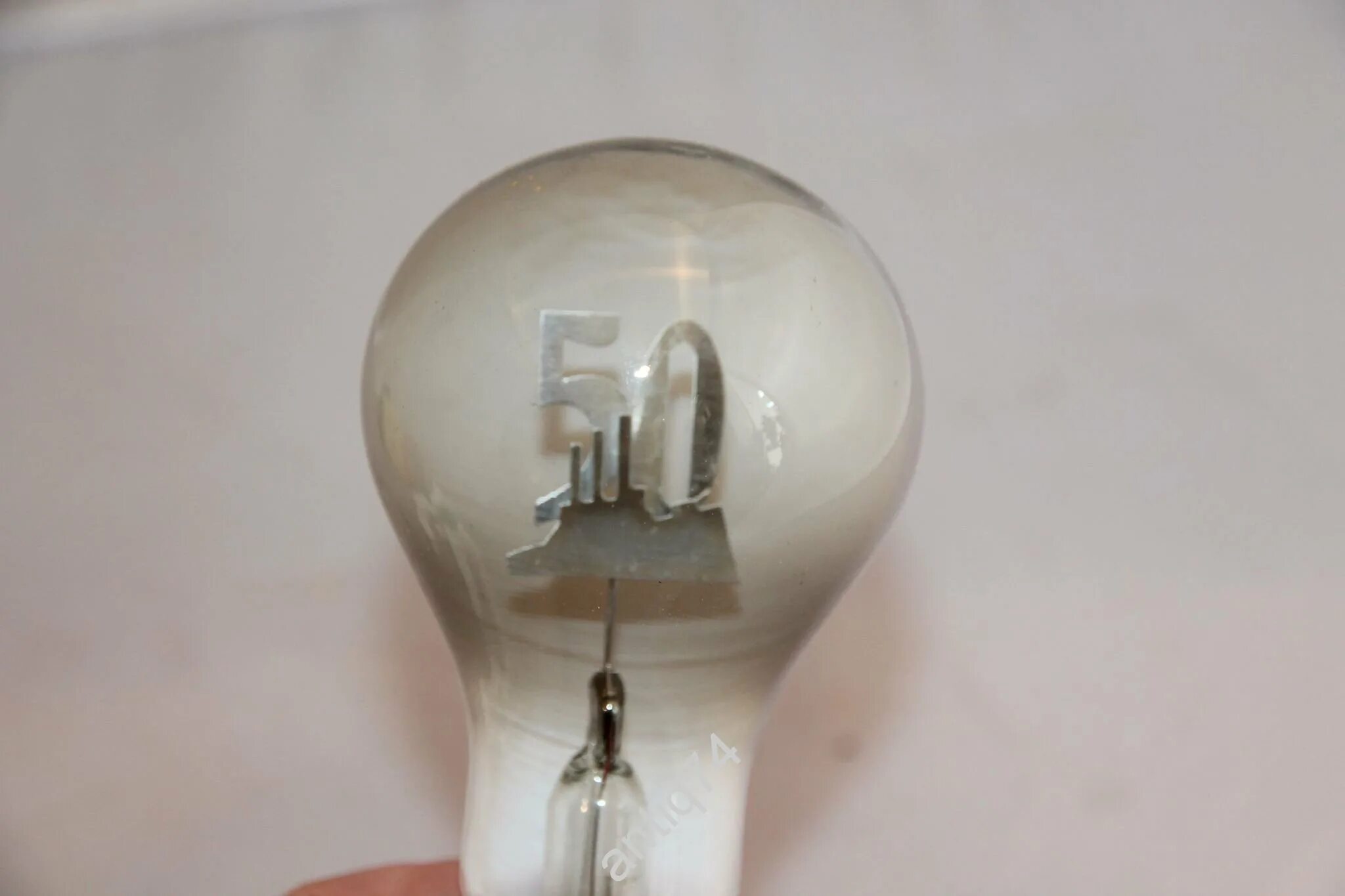 неоновая лампа с цоколем е27. производство ламп накаливания. масляная лампа. сделай лампу 50. надпись на цоколе лампы накаливания.