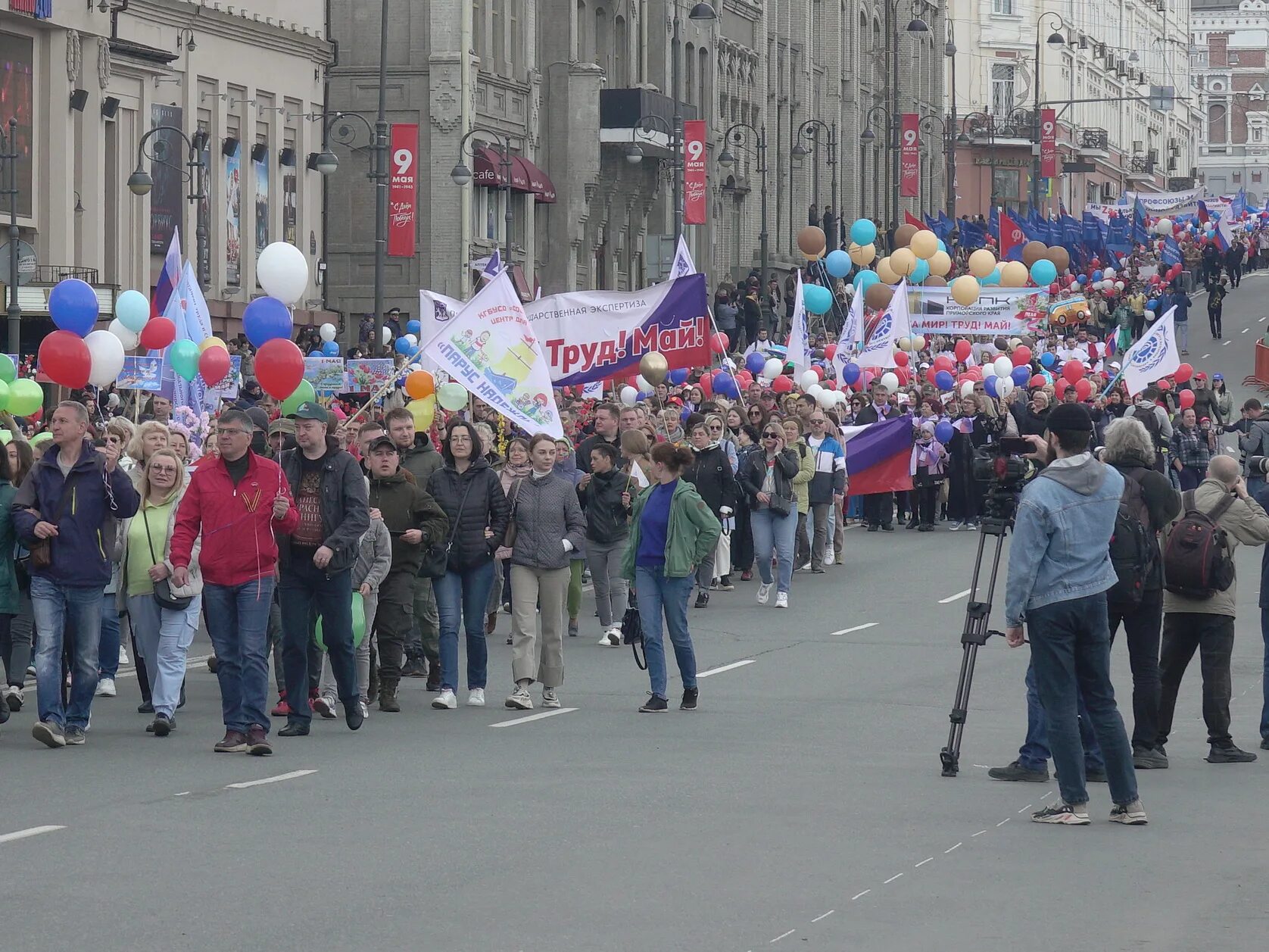 1 мая праздник сейчас. Первомайская демонстрация во Владивостоке. Первомайская демонстрация 2022. 1 Май 2022 Владивосток. Первое мая.