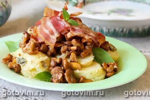 Лисички с беконом