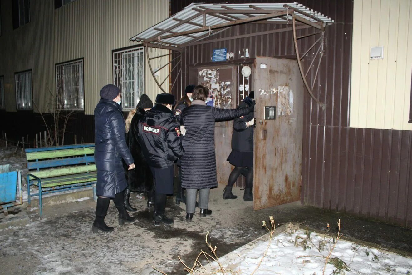 друг семьи биробиджан. рейд по неблагополучным семьям с маленькими детьми. рейды по неблагополучным семьям фото. профилактическре мероприятие «подросток». рейды кдн по общественным местам.