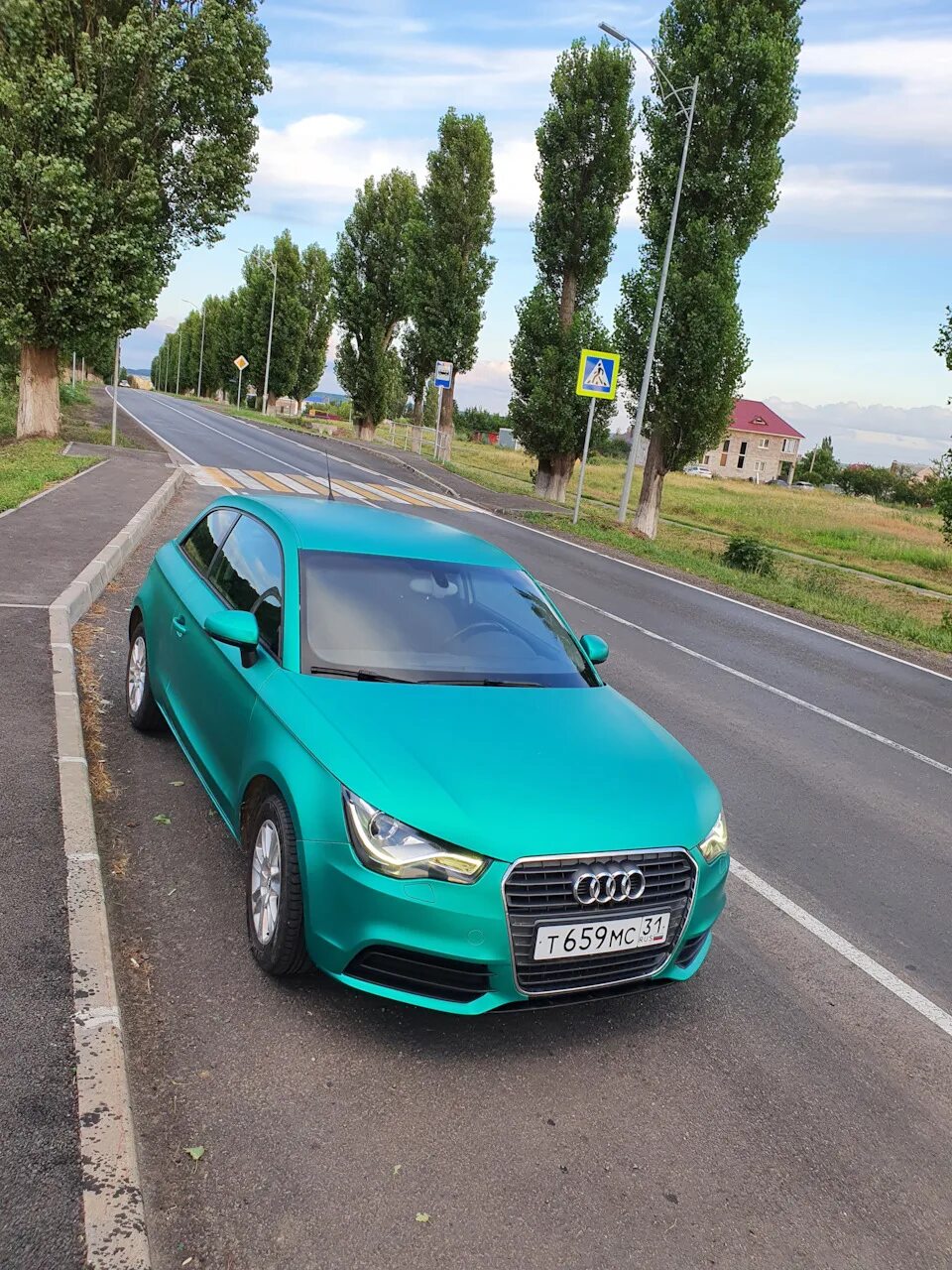 Мустанг цвета тиффани. Bmw m8 mint green. Мятный цвет машины. Мятный цвет машины. Бирюзовая мазда 3 бк.