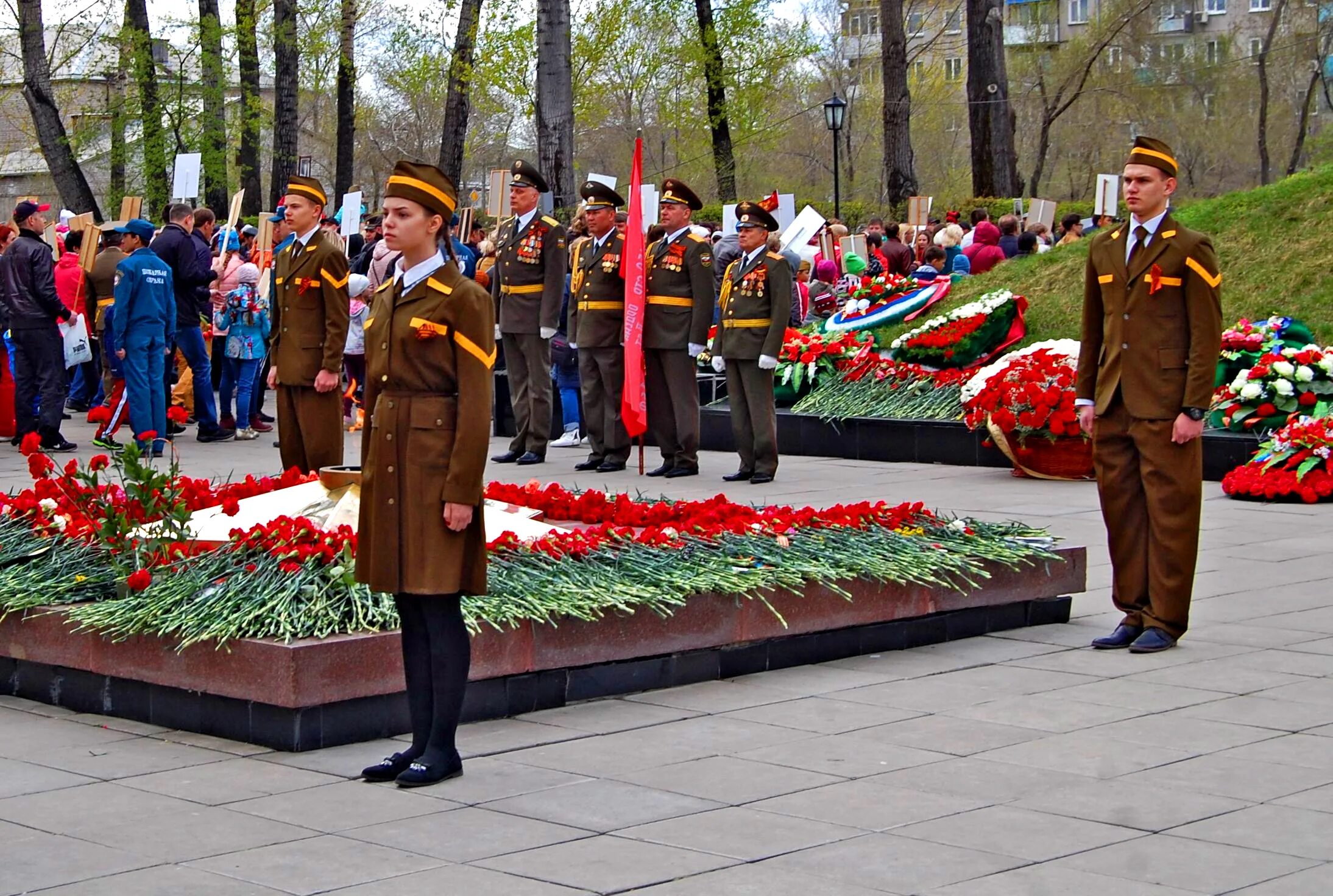 Парк Победы Абакан. Парк Победы Абакан вечный огонь. 9 Мая Абакан. Парк Победы Абакан стелы. Ремонт 9 мая