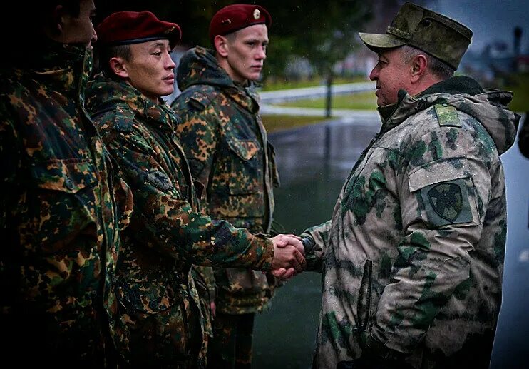 Краповый берет фильм. Сергей селин краповый берет. Спецназ краповый берет фильм. Сергей селин краповый берет. Краповый берет 2008.