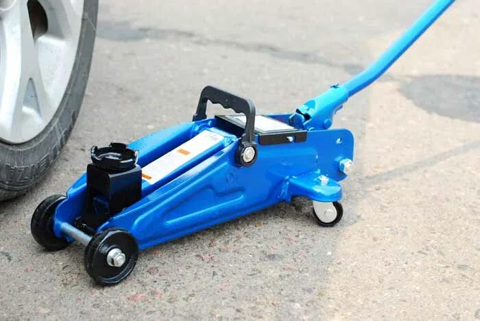 подкатной домкрат autoprofi dp-17k. домкрат подкатной ombra oht202 габариты. 5 тонны станкоимпорт. подкатной 2 тонны. подкатной домкрат кraft 820008.