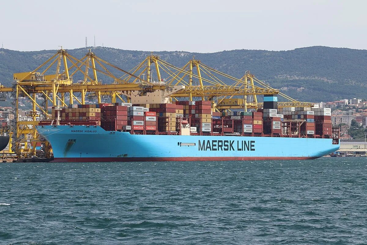 Class container. Контейнеровоз maersk. порт маерск новороссийск. maersk line корабль в новороссийске. hyundai heavy industries container ship.