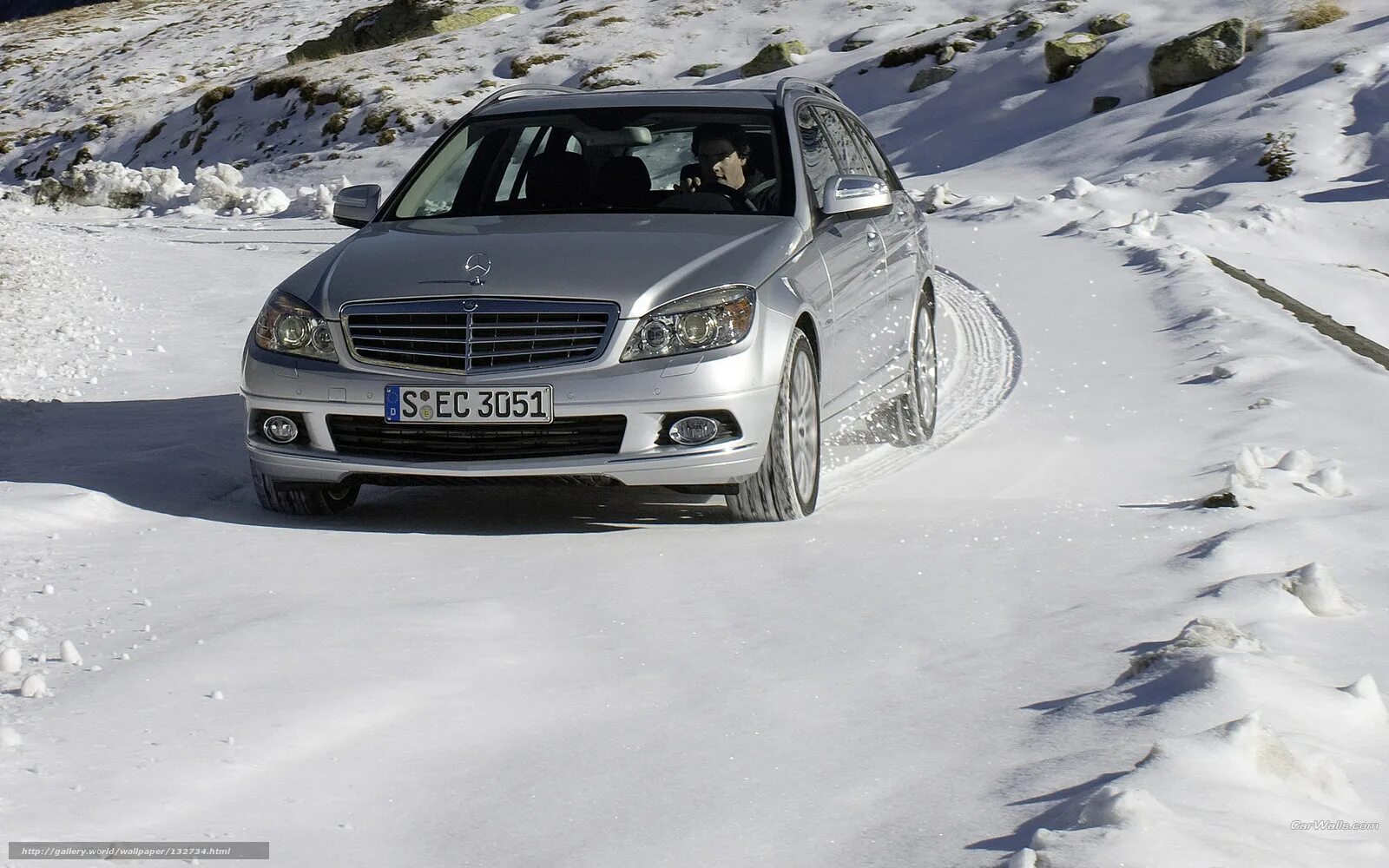 Class main class c. Mercedes s class в горах кавказа. машина класс 550 в снегах. манзарали мерс машиналар. картинки машина мерседес и горы.