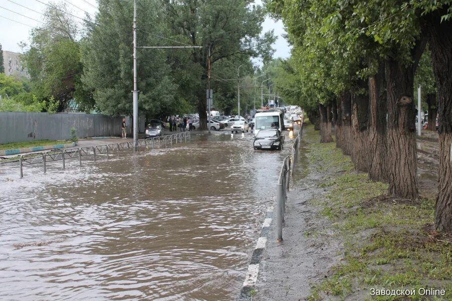 Потоп в Саратове. Саратов вчерашний ливень. Потоп в Саратове 2021. Ливень в Саратове.