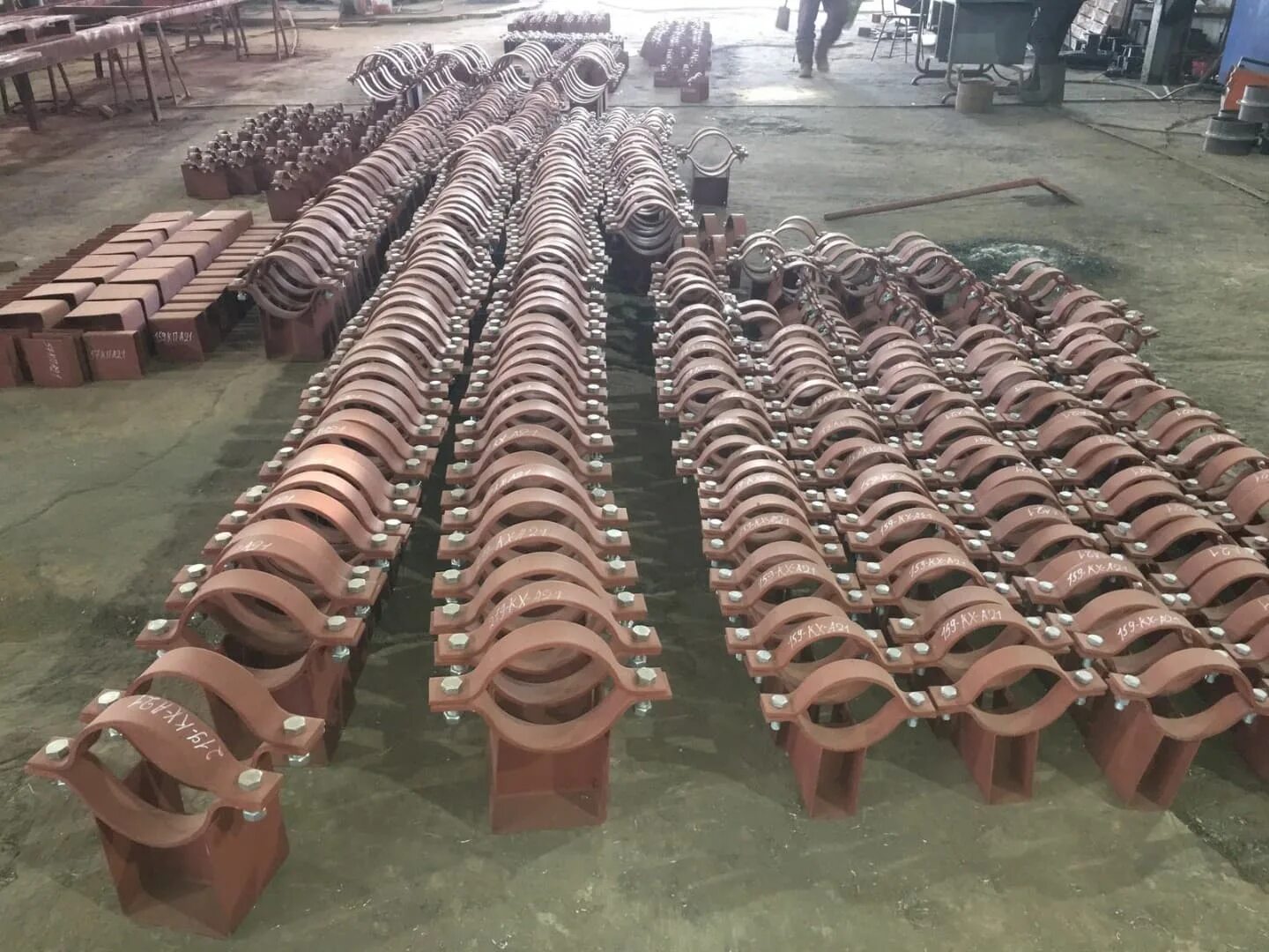 Крепление больших труб. Опора неподвижная бугельная. опора для трубопроводов опб-1-32. бугельные опоры (ост 34.276-75). опора трубопровода 1020.