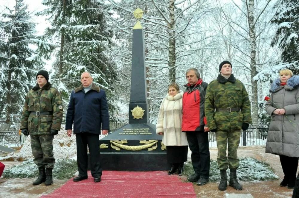 Никольское Демянский район Новгородская область. Село Никольское Демянского района Новгородской области. Братское захоронение Никольское. Воинское захоронение Лычково. Сайт администрации демянского муниципального