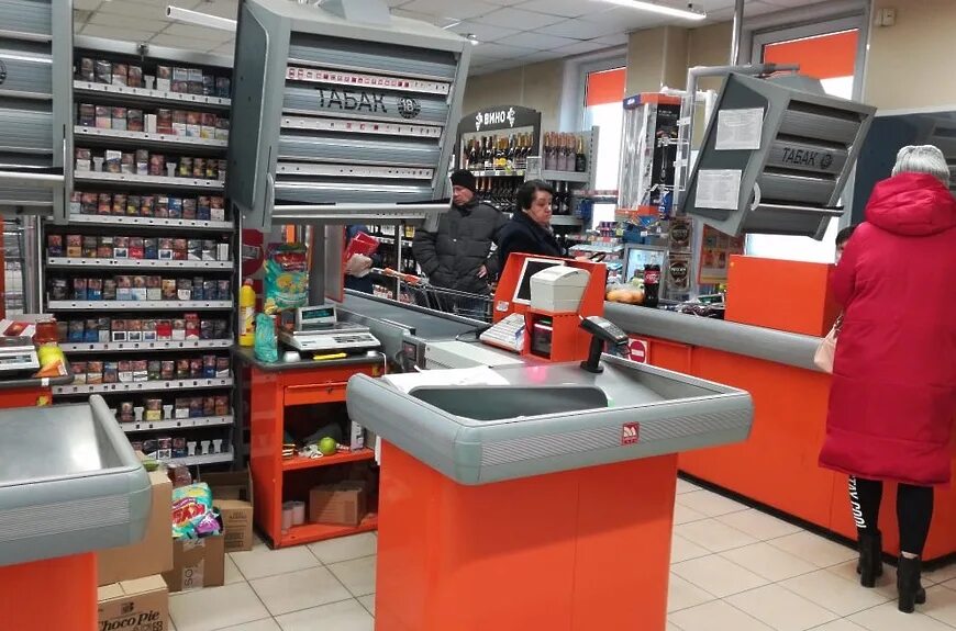 Торговый центр фабрика херсон. Империя тюмень ногтевой супермаркет. Мясокомбинат в подольске ремит. Продавец подольск. Кассирша в магазине.