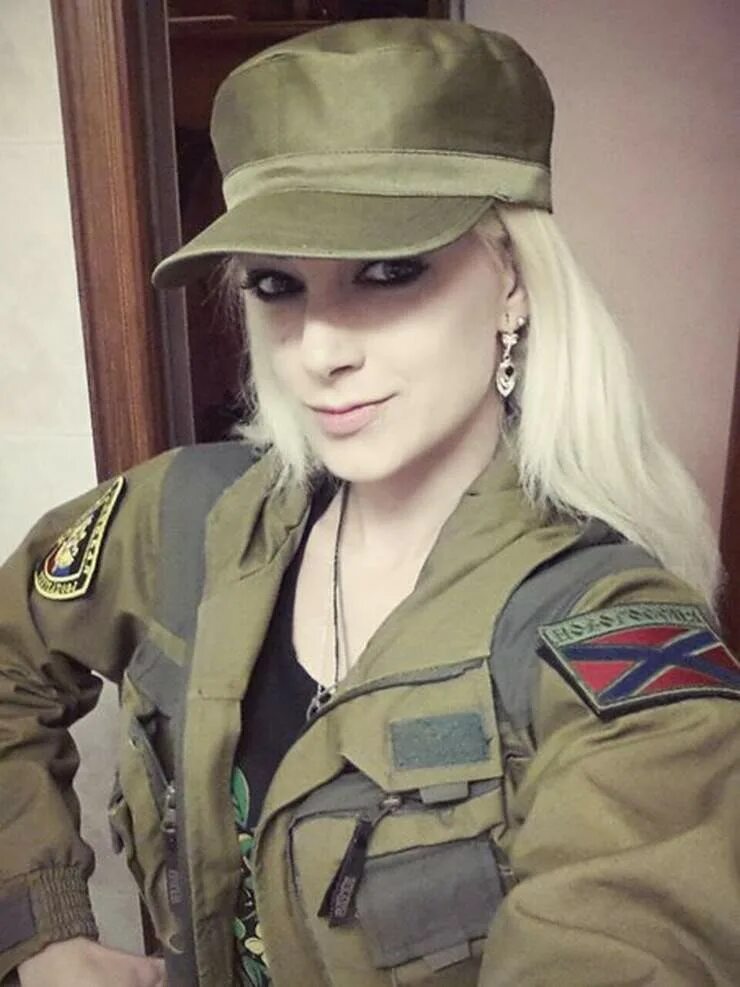 Елена белозерская снайпер. Девушки ополченки донбасса. Украинская снайперша 2022 елена белозерская. Женщина солдат. Елена белозерская снайпер всу.