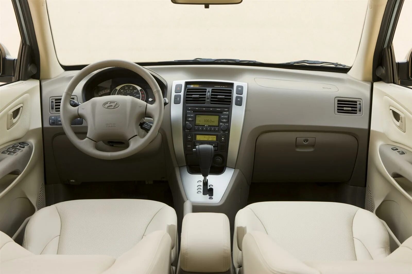 Накладка в торпедо Hyundai Tucson купить в Казани Авито