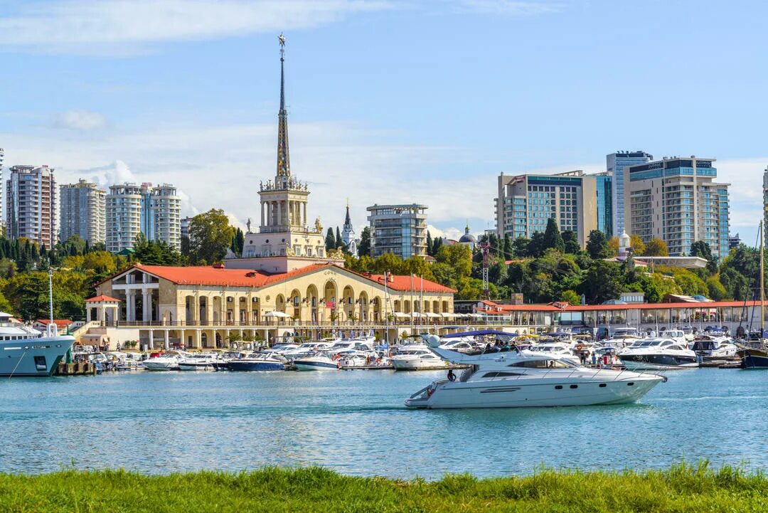 В каком районе остановиться в сочи. Фотообои сочи. черешня сочи морпорт. сочи фотообои морской порт. осень на юге россии.