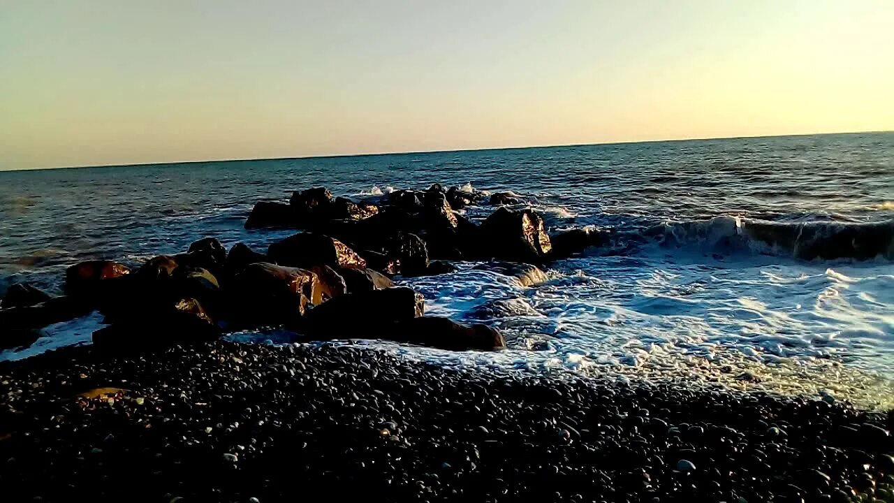 Пляж приморский туапсе. Черное море. Пляж тихий берег лазаревский. Черное море. Видео побережья черного моря.