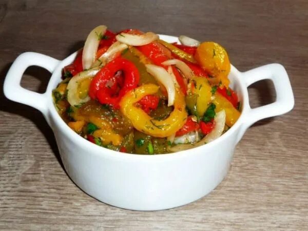 Ardei marinați cu usturoi - un plus de aromă și culoare pentru sezonul rece! - B