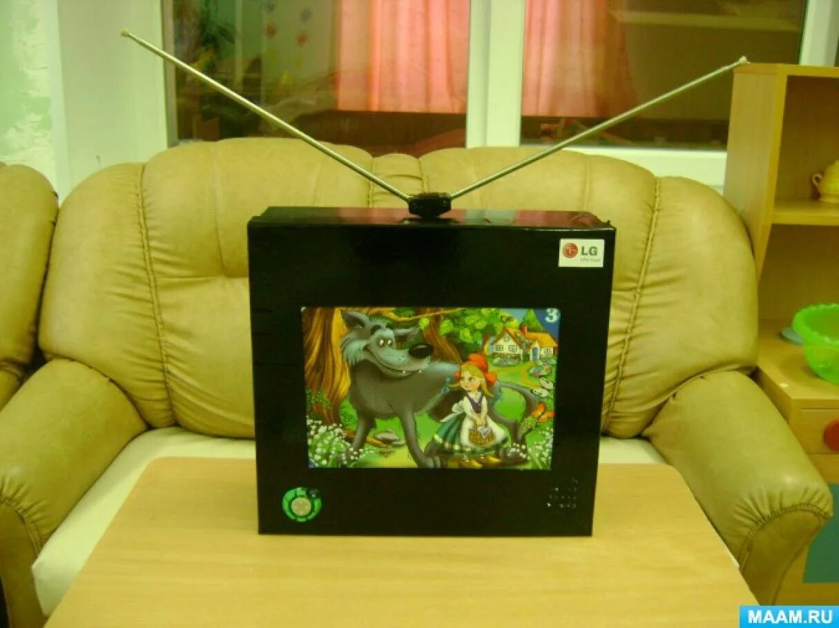 Телевизор из картона. Телевизор из коробки. Поделка телевизор. Телевизор своими руками для детского сада.
