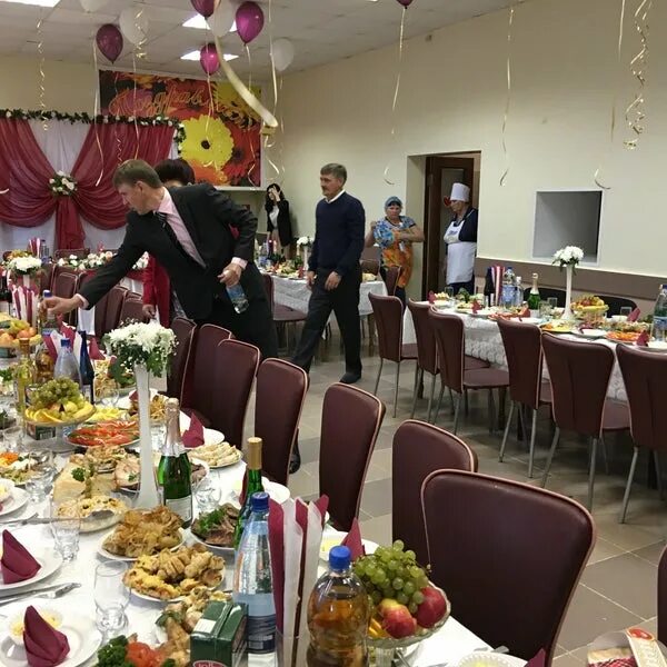 Свечной ресторан. Ресторан свечка. Ресторани свечи хрусталь. Романтический столик. Ресторан свечка.