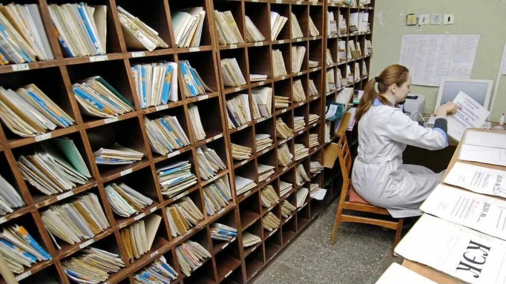 Москва ул велозаводская д 13 стр 1. Картотека для регистратуры поликлиники. Картотека в медицинских учреждениях. Карточки медицинские в регистратуре. Карточки медицинские в регистратуре.