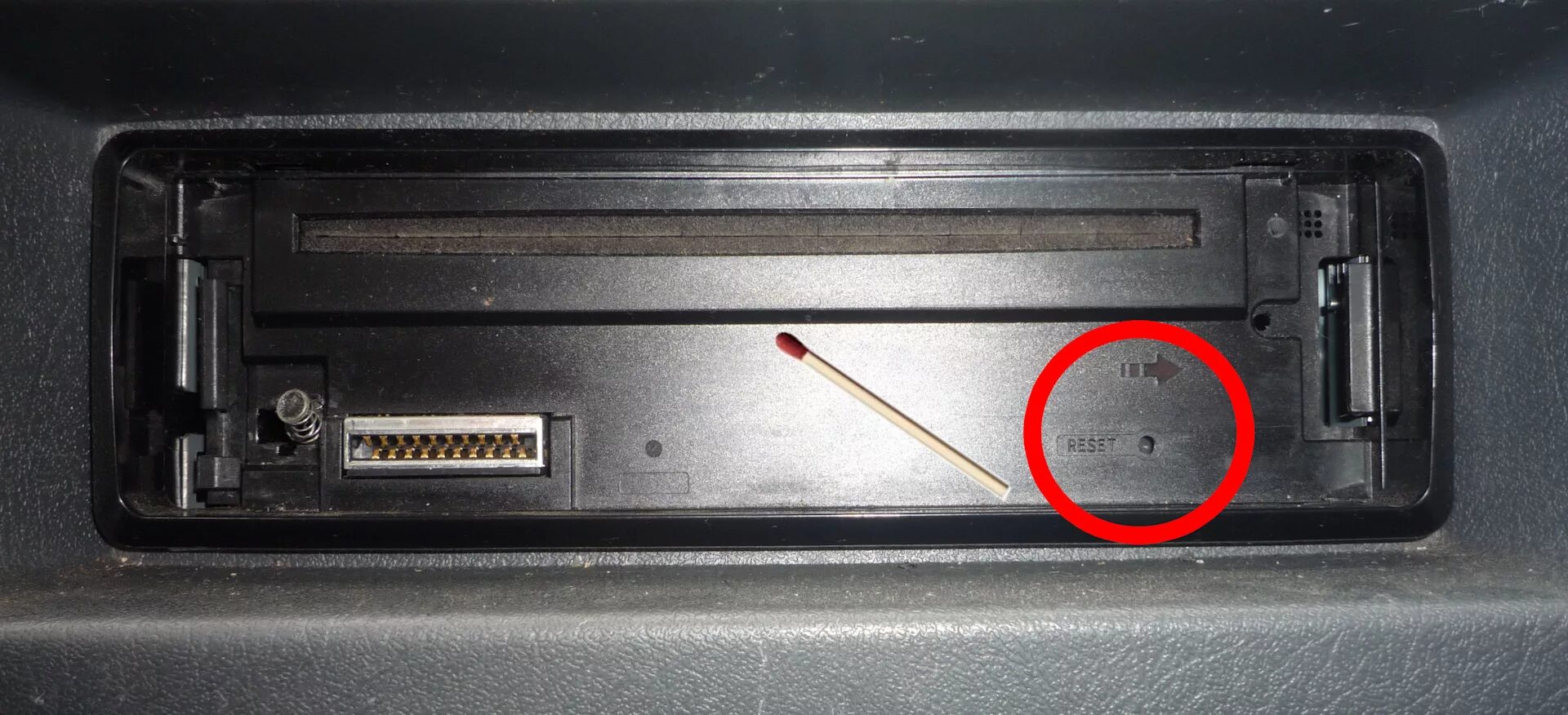 Отключение, включение магнитолы Pioneer MVH-1400UB от кнопки. - Lada Калина хэтч